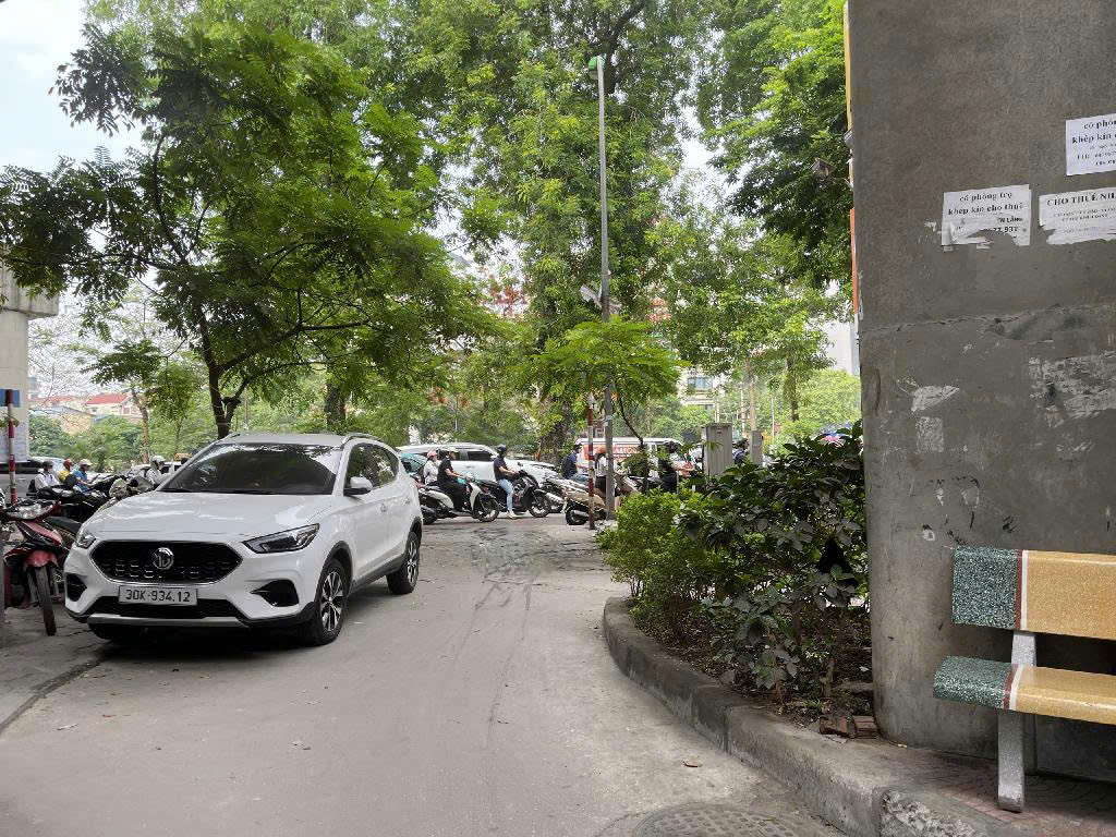 Đường láng - Lô Góc - Oto - Kinh Doanh sầm uất có 102